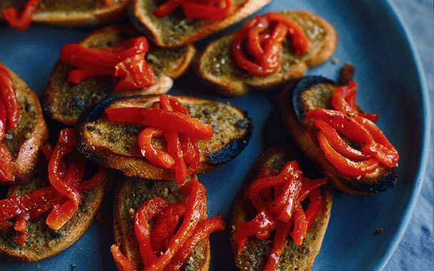 anchovy fennel toasts with roasted red peppers 