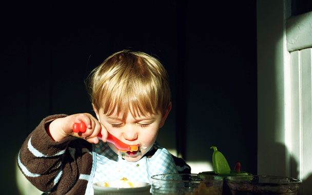 kid eating