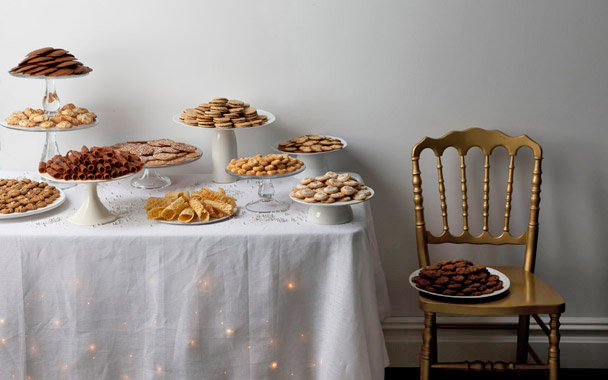 wedding cookie table