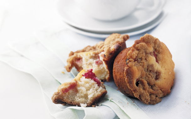 Rhubarb Streusel Cakes