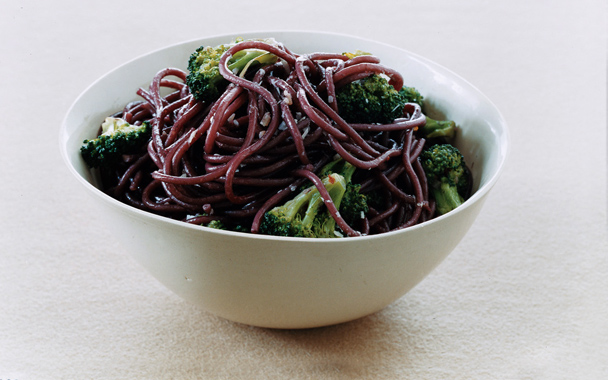 Red-Wine Spaghetti with Broccoli