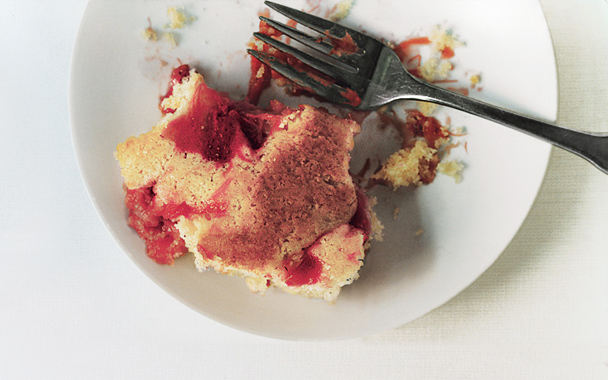 Rhubarb Strawberry Pudding Cake