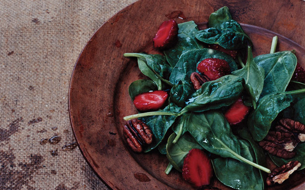 Spinach Salad with Strawberry Vinaigrette