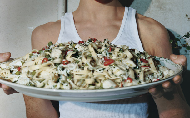 fresh pasta with crabmeat, peas, and chile