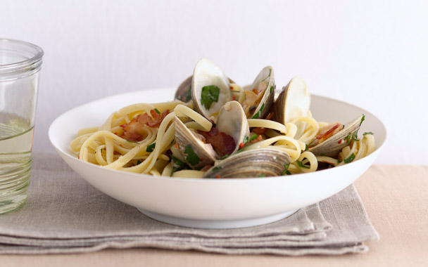 linguine with grilled clams and bacon