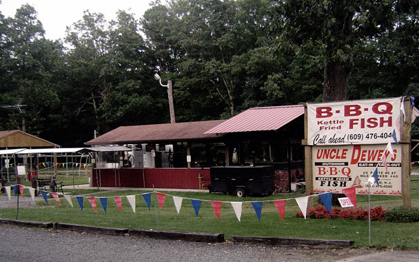 uncle dewey’s outdoor bbq pavilion